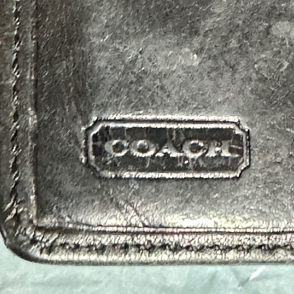 Coach wallet. Black leather. Credit card slots, 3 inside pockets 1 zipper pocket - Picture 6 of 16